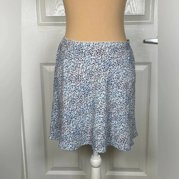 Altar'd State mini skirt with an elastic waistband - Picture 2 of 6